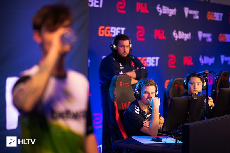 队友全看愣 队友全看愣